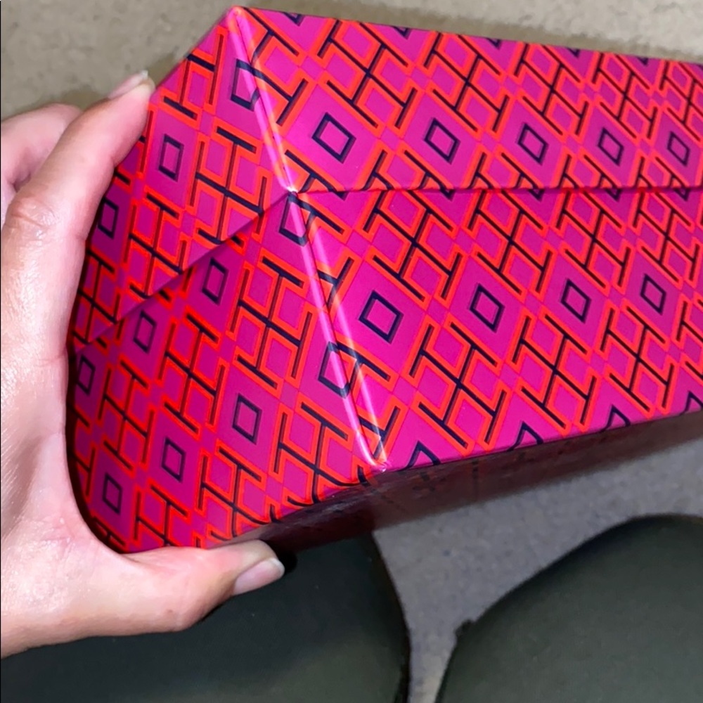 Tory Burch box - Picture 3 of 5